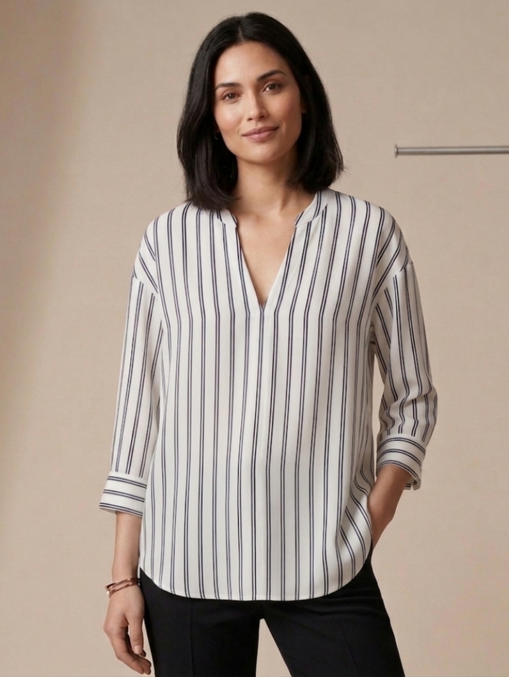 Banana Republic Lightweight 3/4 Sleeve V-Neck Striped Shirt Womens Small